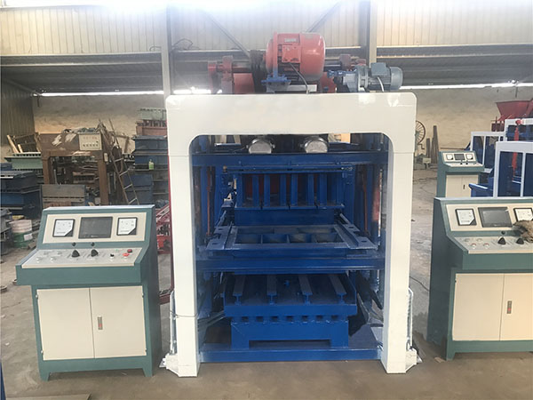 4-25全自動空心磚機